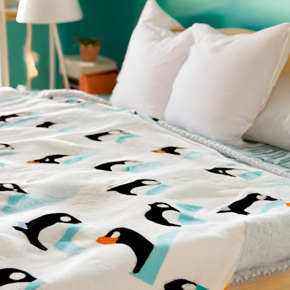 GC GAVENO CAVAILIA Penguin Supersoft Throw Blanket, Super Soft